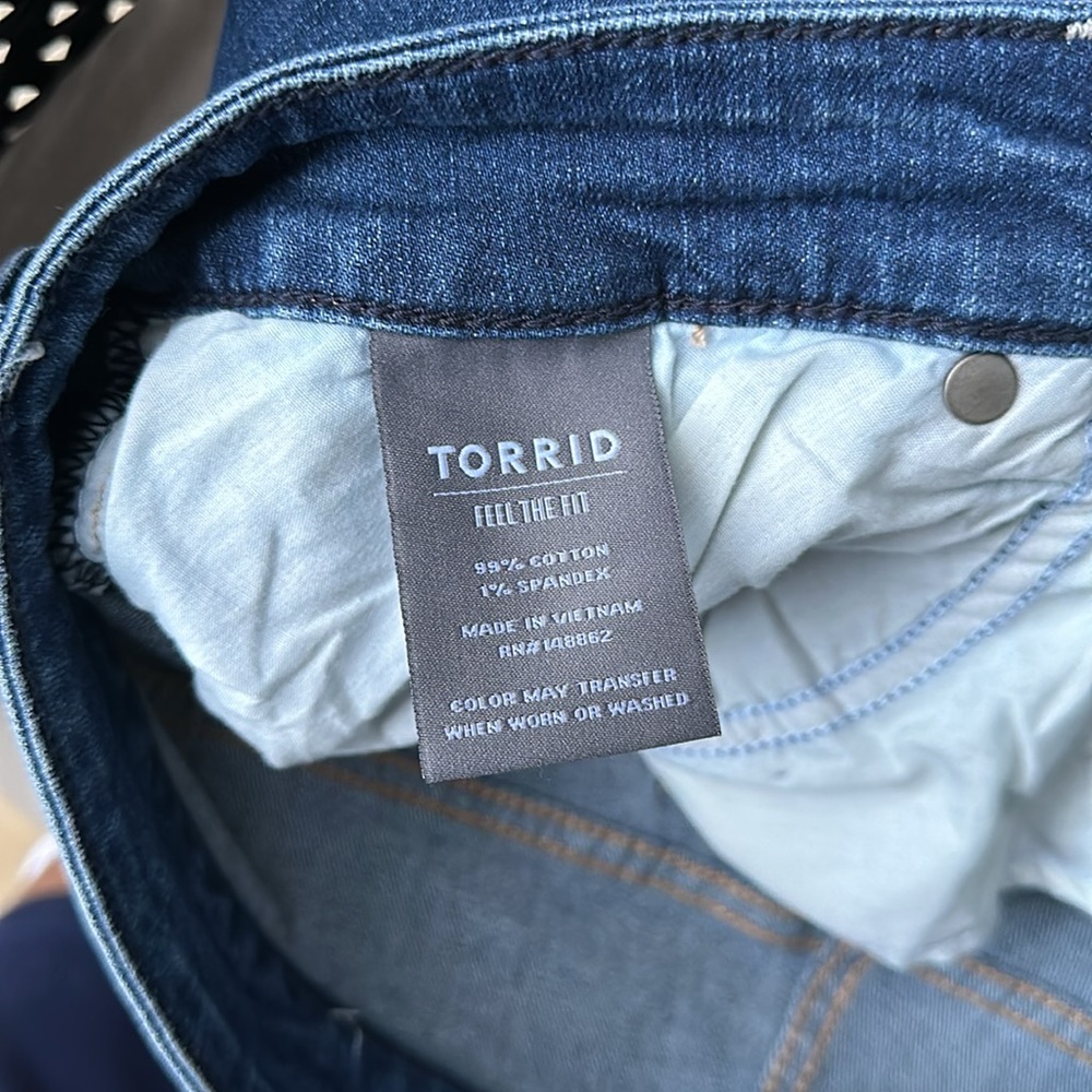 Torrid 5 Inch Vintage Stretch Mid-Rise Short 12 - Picture 5 of 13